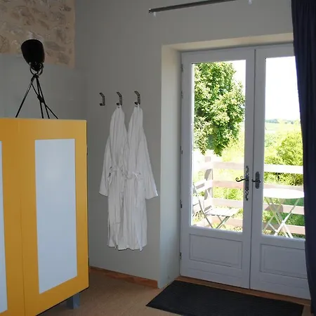 Les Foucauds بيت ضيافة