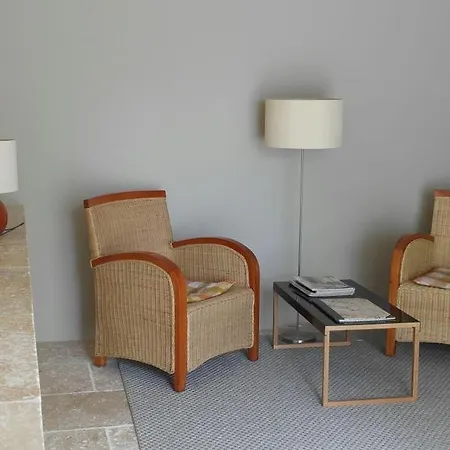 Les Foucauds 招待所