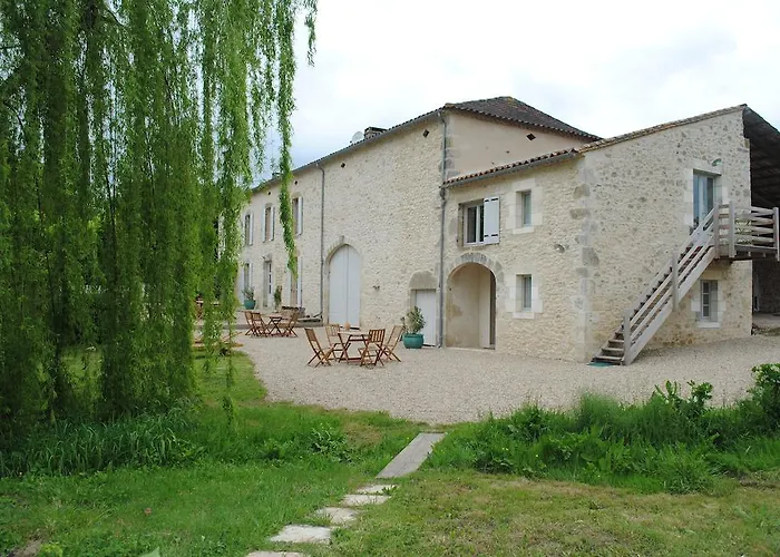 Penzion Les Foucauds Saint-Quentin-de-Caplong